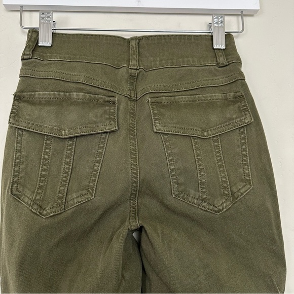 Spanx - Stretch Twill Ankle Cargo Pant Darkened Olive - Picture 12 of 15